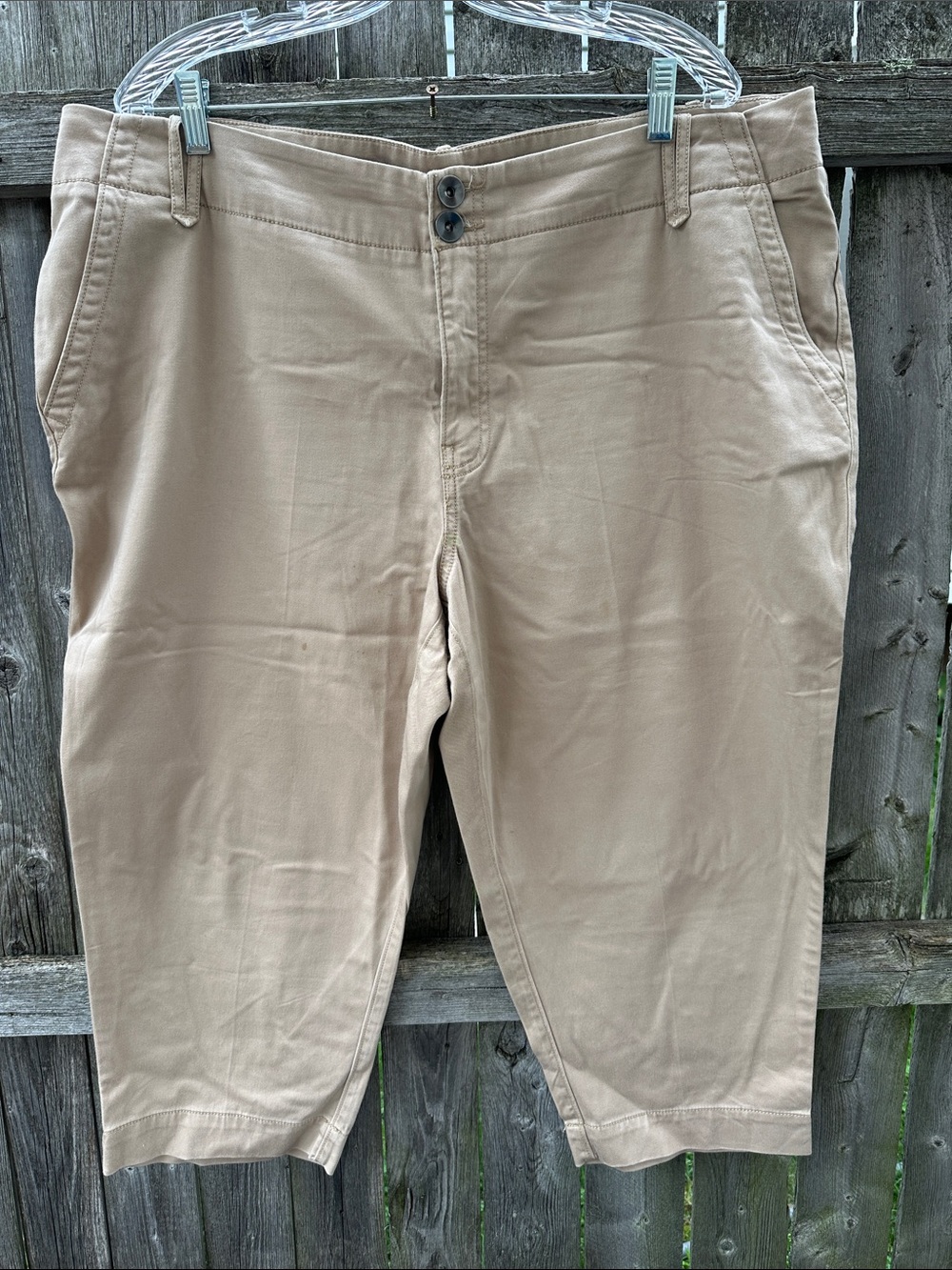 Fashion Bug Beige/Tan Cropped Capris - Straight Leg Mid-Rise